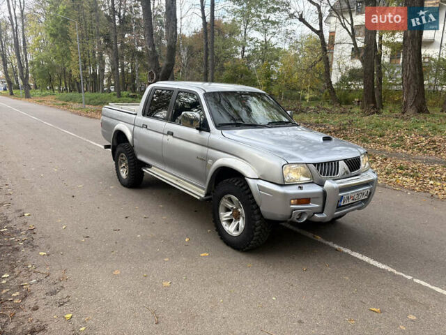 Серый Мицубиси Л 200, объемом двигателя 2.5 л и пробегом 260 тыс. км за 6669 $, фото 1 на Automoto.ua