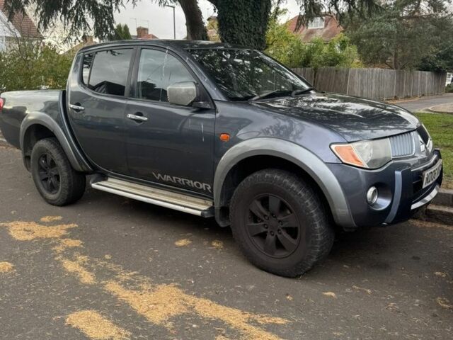 Серый Мицубиси Л 200, объемом двигателя 2.5 л и пробегом 160 тыс. км за 6376 $, фото 1 на Automoto.ua