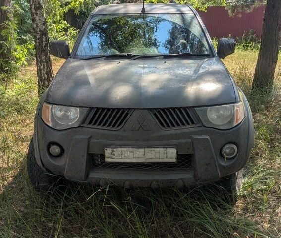 Мицубиси Л 200 2007 в Корюковке на Automoto.ua Серый Мицубиси Л 200, объемом двигателя 2.5 л и пробегом 320 тыс. км за 3500 $, фото 1 на Automoto.ua