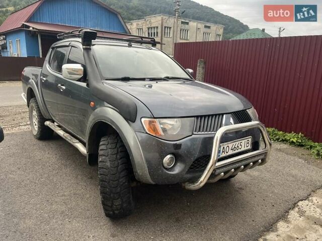 Серый Мицубиси Л 200, объемом двигателя 2.48 л и пробегом 250 тыс. км за 13500 $, фото 1 на Automoto.ua