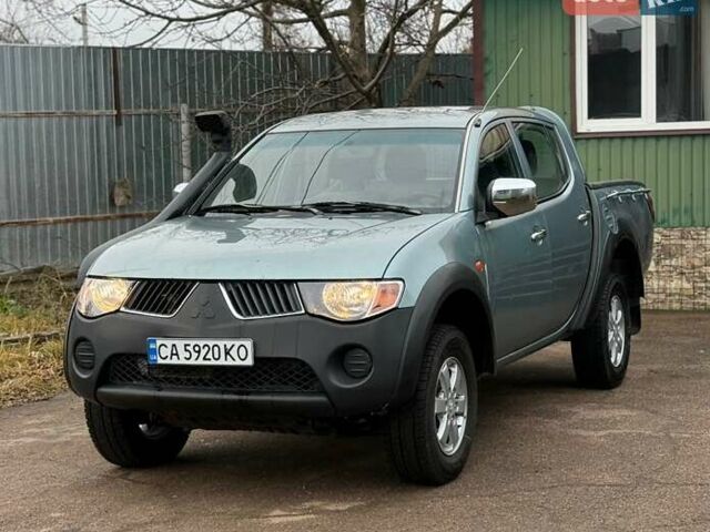 Сірий Міцубісі Л 200, об'ємом двигуна 2.5 л та пробігом 235 тис. км за 10700 $, фото 1 на Automoto.ua