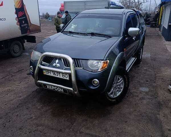 Серый Мицубиси Л 200, объемом двигателя 2.48 л и пробегом 270 тыс. км за 12500 $, фото 1 на Automoto.ua