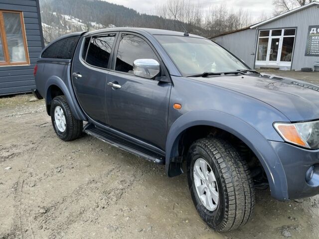 Сірий Міцубісі Л 200, об'ємом двигуна 2.5 л та пробігом 376 тис. км за 12400 $, фото 1 на Automoto.ua