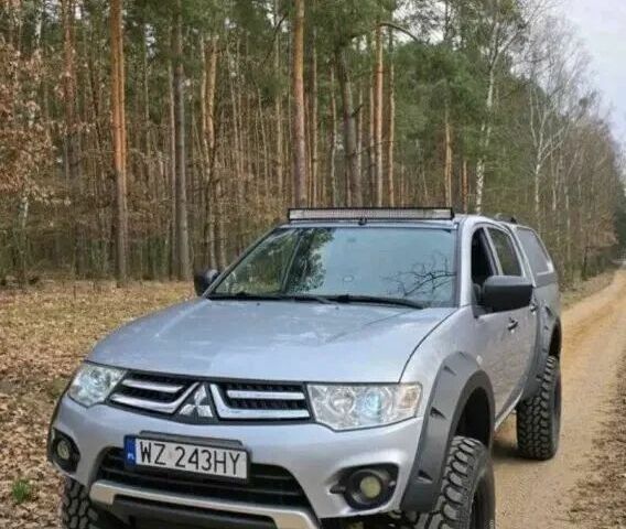 Сірий Міцубісі Л 200, об'ємом двигуна 2.5 л та пробігом 240 тис. км за 5918 $, фото 1 на Automoto.ua