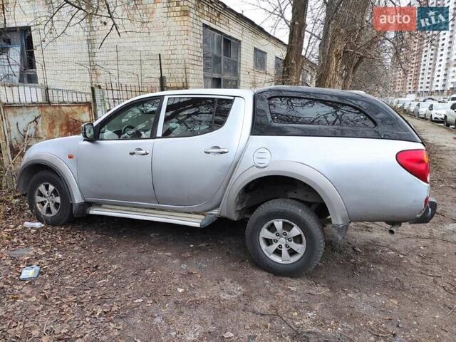 Сірий Міцубісі Л 200, об'ємом двигуна 2.48 л та пробігом 601 тис. км за 7000 $, фото 1 на Automoto.ua