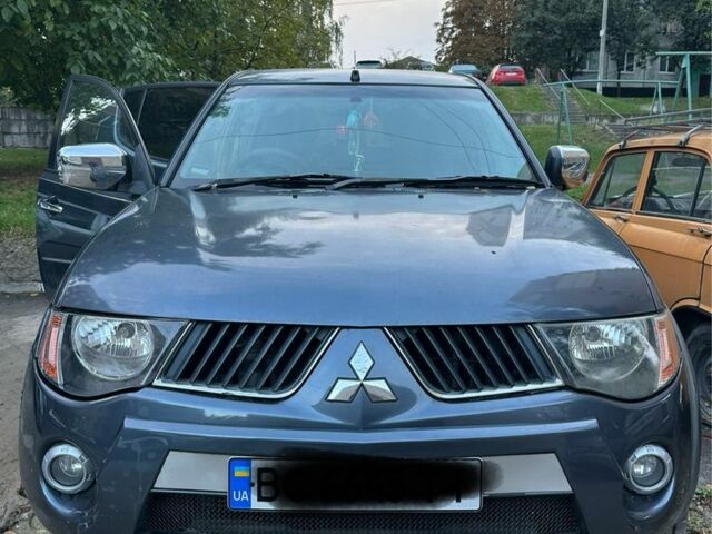 Сірий Міцубісі Л 200, об'ємом двигуна 2.5 л та пробігом 250 тис. км за 6500 $, фото 1 на Automoto.ua