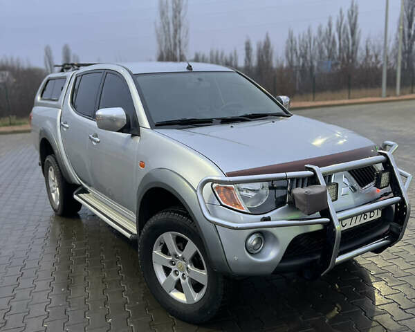 Сірий Міцубісі Л 200, об'ємом двигуна 2.48 л та пробігом 236 тис. км за 15400 $, фото 1 на Automoto.ua