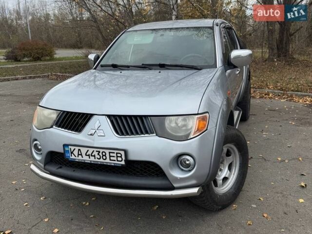 Серый Мицубиси Л 200, объемом двигателя 2.48 л и пробегом 336 тыс. км за 14000 $, фото 1 на Automoto.ua