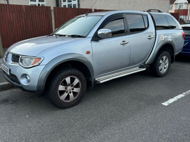 Серый Мицубиси Л 200, объемом двигателя 2.5 л и пробегом 116 тыс. км за 6384 $, фото 1 на Automoto.ua