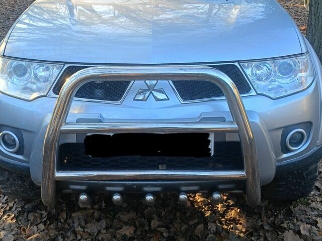Серый Мицубиси Л 200, объемом двигателя 2.5 л и пробегом 306 тыс. км за 7500 $, фото 1 на Automoto.ua