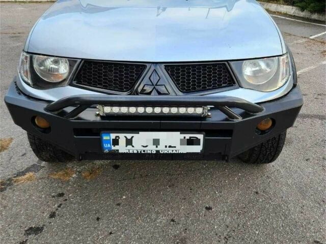 Сірий Міцубісі Л 200, об'ємом двигуна 2.5 л та пробігом 260 тис. км за 12500 $, фото 1 на Automoto.ua