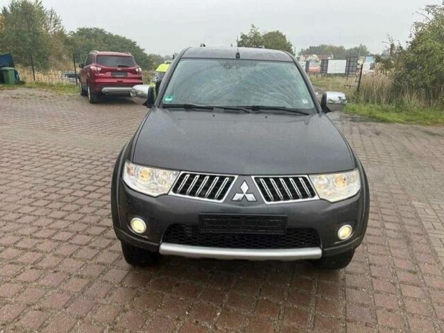 Серый Мицубиси Л 200, объемом двигателя 2.5 л и пробегом 230 тыс. км за 5000 $, фото 1 на Automoto.ua