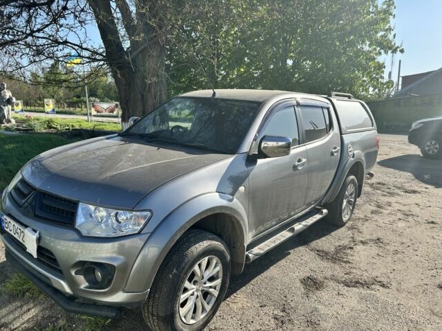 Серый Мицубиси Л 200, объемом двигателя 2.5 л и пробегом 120 тыс. км за 6000 $, фото 1 на Automoto.ua