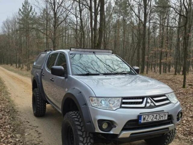 Серый Мицубиси Л 200, объемом двигателя 2.5 л и пробегом 303 тыс. км за 5200 $, фото 1 на Automoto.ua