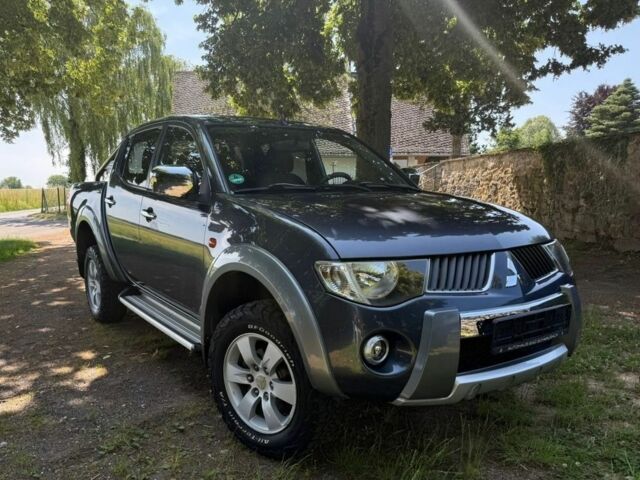 Серый Мицубиси Л 200, объемом двигателя 2.5 л и пробегом 210 тыс. км за 2950 $, фото 1 на Automoto.ua