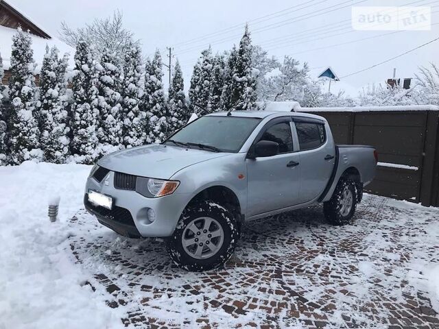 Сірий Міцубісі Л 200, об'ємом двигуна 2.5 л та пробігом 182 тис. км за 8900 $, фото 1 на Automoto.ua