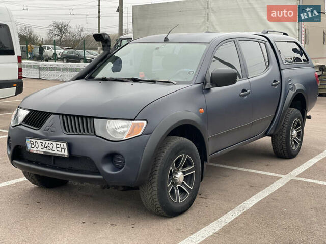 Синій Міцубісі Л 200, об'ємом двигуна 2.48 л та пробігом 469 тис. км за 10300 $, фото 1 на Automoto.ua