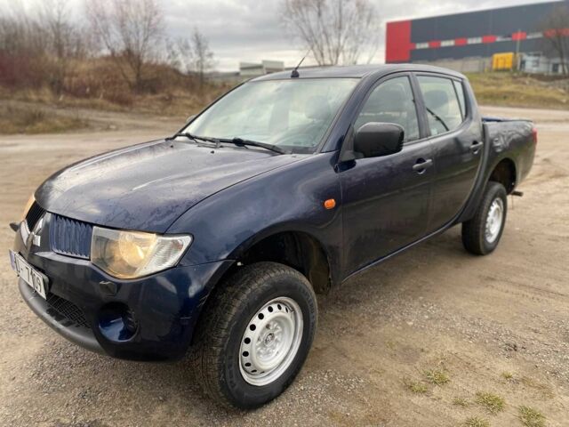 Синий Мицубиси Л 200, объемом двигателя 2.5 л и пробегом 291 тыс. км за 8200 $, фото 1 на Automoto.ua