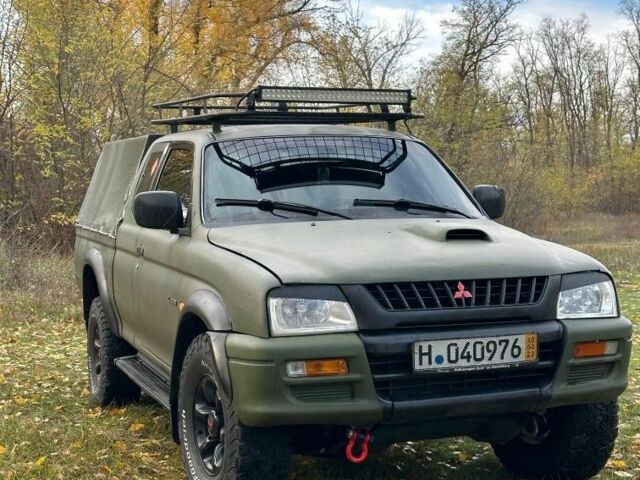 Зеленый Мицубиси Л 200, объемом двигателя 2.5 л и пробегом 280 тыс. км за 5700 $, фото 1 на Automoto.ua