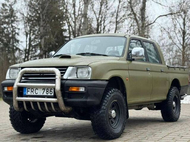 Зеленый Мицубиси Л 200, объемом двигателя 2.5 л и пробегом 197 тыс. км за 4000 $, фото 1 на Automoto.ua