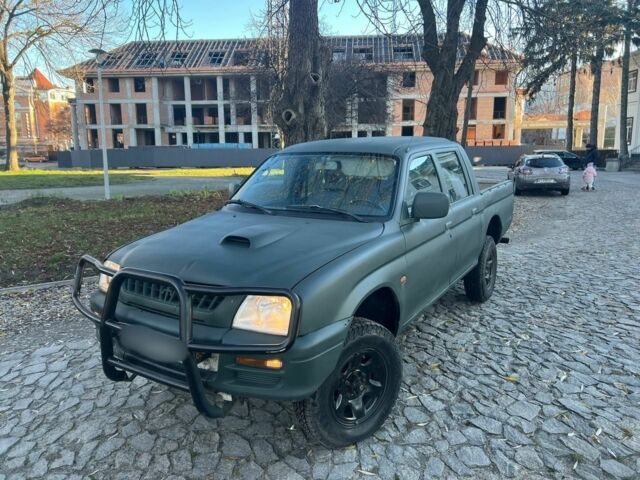 Зеленый Мицубиси Л 200, объемом двигателя 2.5 л и пробегом 287 тыс. км за 4700 $, фото 1 на Automoto.ua