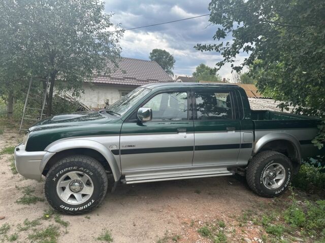 Зеленый Мицубиси Л 200, объемом двигателя 2.5 л и пробегом 124 тыс. км за 4800 $, фото 1 на Automoto.ua