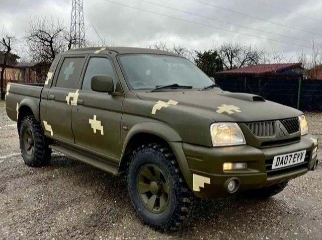 Зелений Міцубісі Л 200, об'ємом двигуна 2.5 л та пробігом 224 тис. км за 2550 $, фото 1 на Automoto.ua