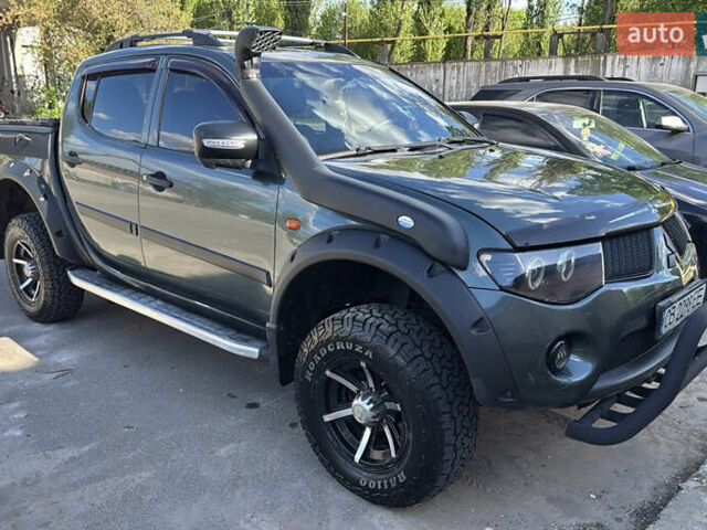 Зелений Міцубісі Л 200, об'ємом двигуна 2.48 л та пробігом 466 тис. км за 14000 $, фото 1 на Automoto.ua