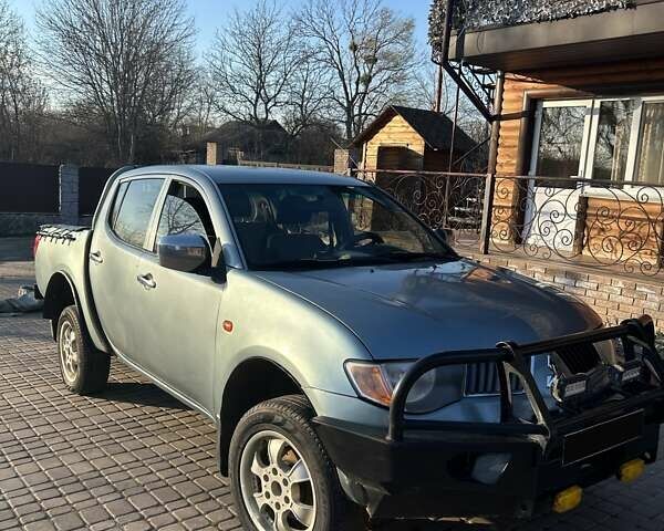 Зелений Міцубісі Л 200, об'ємом двигуна 2.5 л та пробігом 260 тис. км за 11500 $, фото 1 на Automoto.ua