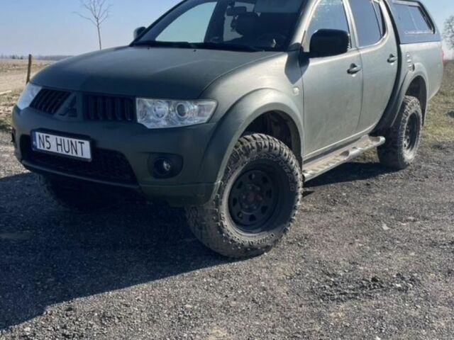 Зеленый Мицубиси Л 200, объемом двигателя 2.5 л и пробегом 263 тыс. км за 4200 $, фото 1 на Automoto.ua