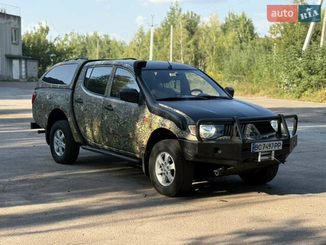 Зеленый Мицубиси Л 200, объемом двигателя 2.5 л и пробегом 362 тыс. км за 12300 $, фото 1 на Automoto.ua
