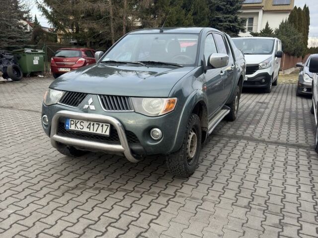 Зелений Міцубісі Л 200, об'ємом двигуна 2.5 л та пробігом 300 тис. км за 9347 $, фото 1 на Automoto.ua