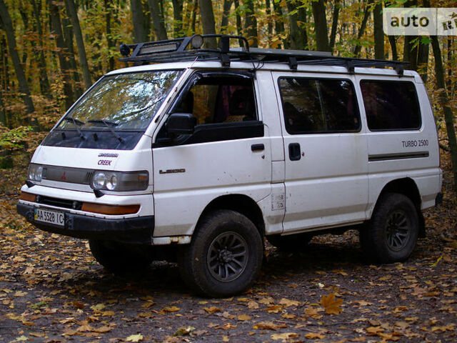 Білий Міцубісі L 300 пасс., об'ємом двигуна 2.5 л та пробігом 289 тис. км за 6700 $, фото 1 на Automoto.ua