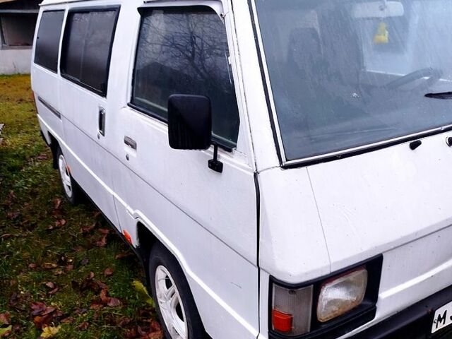 Белый Мицубиси Л300, объемом двигателя 1.6 л и пробегом 270 тыс. км за 650 $, фото 1 на Automoto.ua