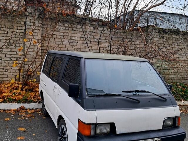 Білий Міцубісі Л300, об'ємом двигуна 2 л та пробігом 50 тис. км за 700 $, фото 1 на Automoto.ua