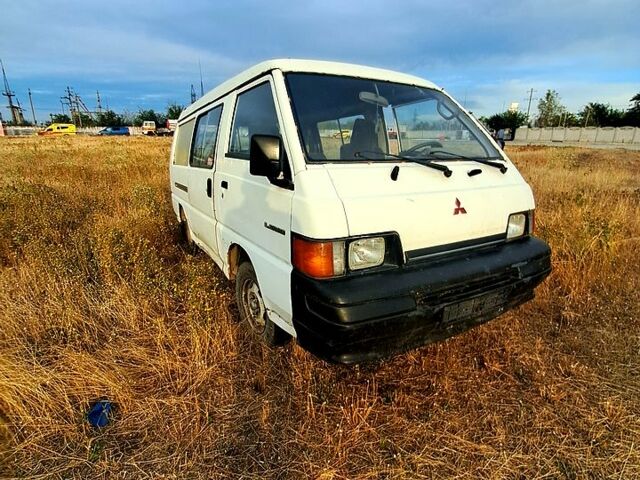 Мицубиси Л300, объемом двигателя 2.5 л и пробегом 200 тыс. км за 500 $, фото 1 на Automoto.ua