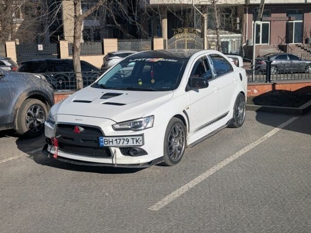 Білий Міцубісі Лансер Еволюшн, об'ємом двигуна 2 л та пробігом 200 тис. км за 14000 $, фото 1 на Automoto.ua