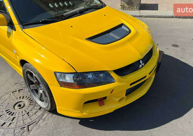 Жовтий Міцубісі Лансер Еволюшн, об'ємом двигуна 2 л та пробігом 124 тис. км за 32000 $, фото 1 на Automoto.ua