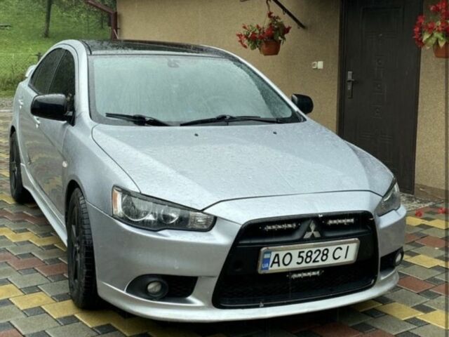 Серый Мицубиси Лансер Эволюшн, объемом двигателя 2 л и пробегом 270 тыс. км за 4200 $, фото 1 на Automoto.ua
