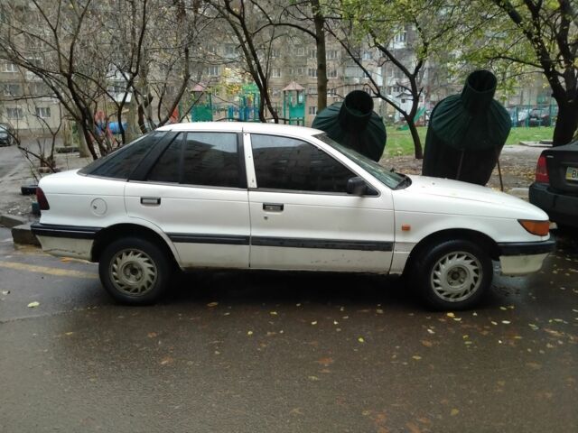 Белый Мицубиси Лансер, объемом двигателя 1.8 л и пробегом 86 тыс. км за 750 $, фото 1 на Automoto.ua