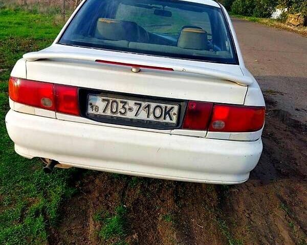 Белый Мицубиси Лансер, объемом двигателя 1.3 л и пробегом 268 тыс. км за 800 $, фото 1 на Automoto.ua