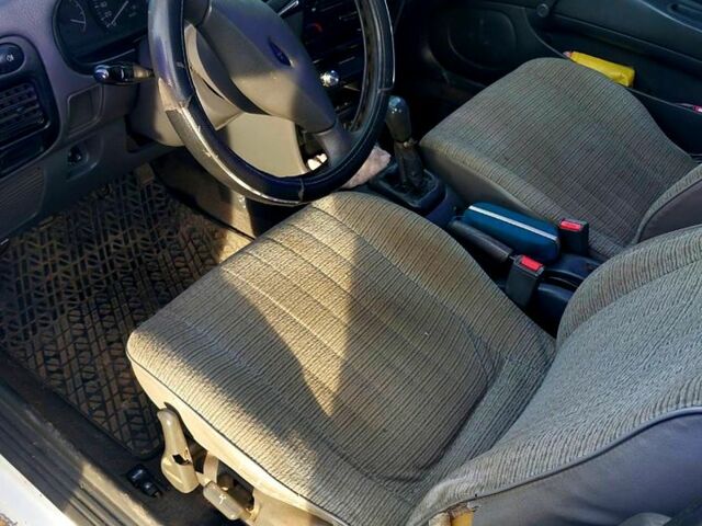 Білий Міцубісі Lancer, об'ємом двигуна 1.3 л та пробігом 268 тис. км за 800 $, фото 1 на Automoto.ua