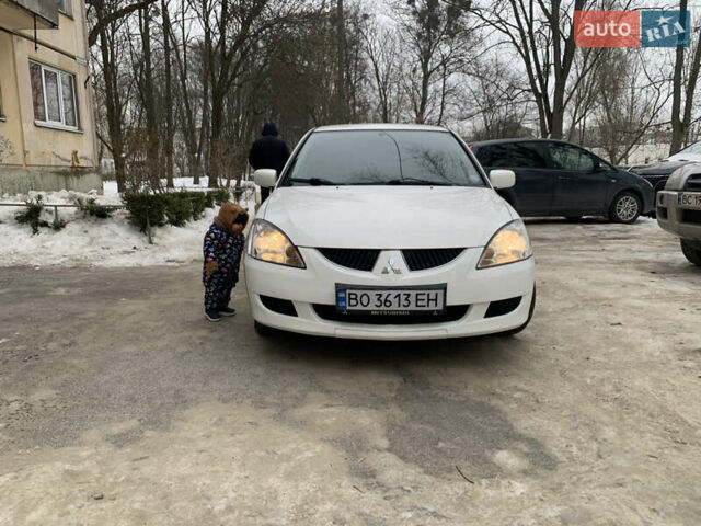 Белый Мицубиси Лансер, объемом двигателя 1.58 л и пробегом 213 тыс. км за 4000 $, фото 1 на Automoto.ua