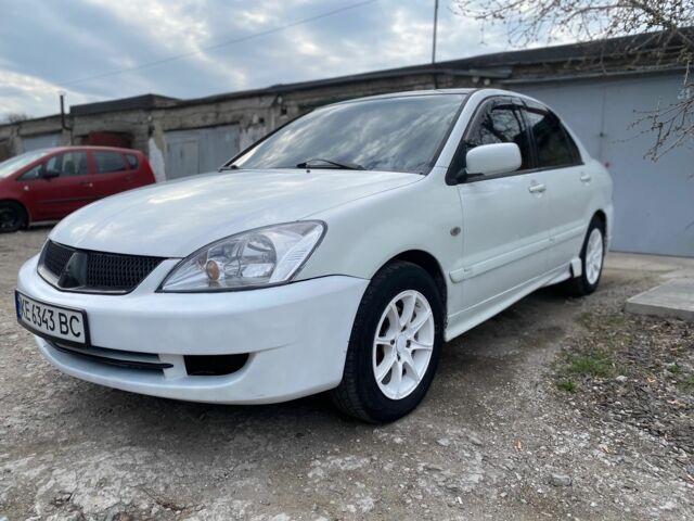 Белый Мицубиси Лансер, объемом двигателя 1.6 л и пробегом 200 тыс. км за 3000 $, фото 1 на Automoto.ua