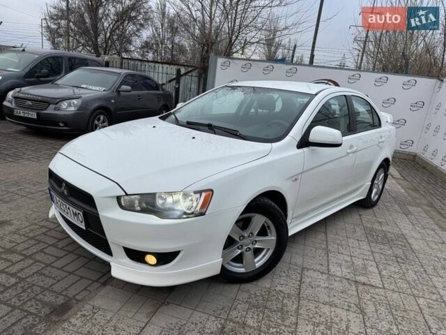 Белый Мицубиси Лансер, объемом двигателя 2 л и пробегом 260 тыс. км за 6700 $, фото 1 на Automoto.ua
