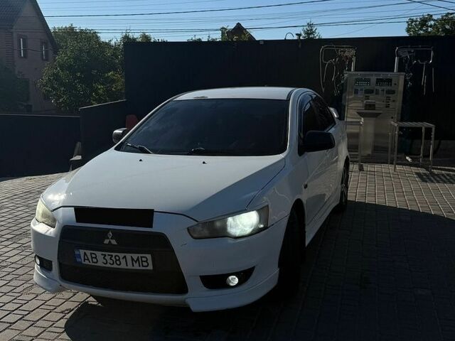 Білий Міцубісі Lancer, об'ємом двигуна 2 л та пробігом 250 тис. км за 5700 $, фото 1 на Automoto.ua