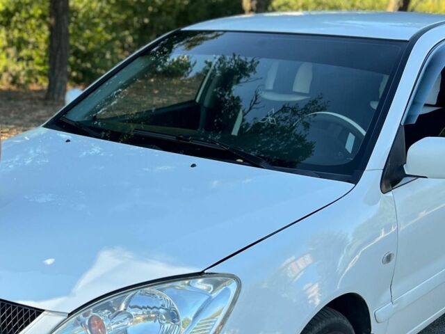 Белый Мицубиси Лансер, объемом двигателя 1.6 л и пробегом 200 тыс. км за 4600 $, фото 1 на Automoto.ua