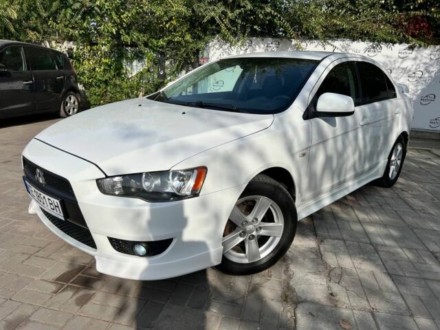 Белый Мицубиси Лансер, объемом двигателя 2 л и пробегом 218 тыс. км за 6612 $, фото 1 на Automoto.ua
