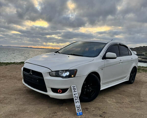 Белый Мицубиси Лансер, объемом двигателя 2 л и пробегом 290 тыс. км за 5200 $, фото 1 на Automoto.ua