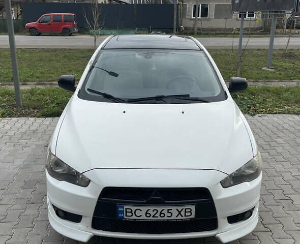 Белый Мицубиси Лансер, объемом двигателя 2 л и пробегом 220 тыс. км за 6000 $, фото 1 на Automoto.ua